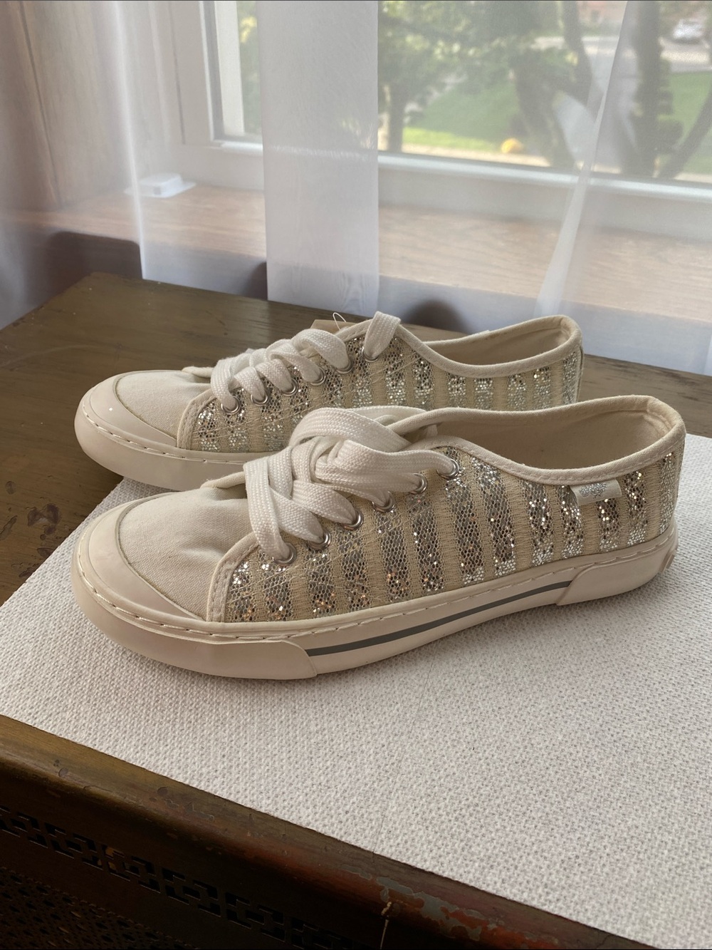Rocket Dog Cream Glitter Stripe Lace-Up Sneakers